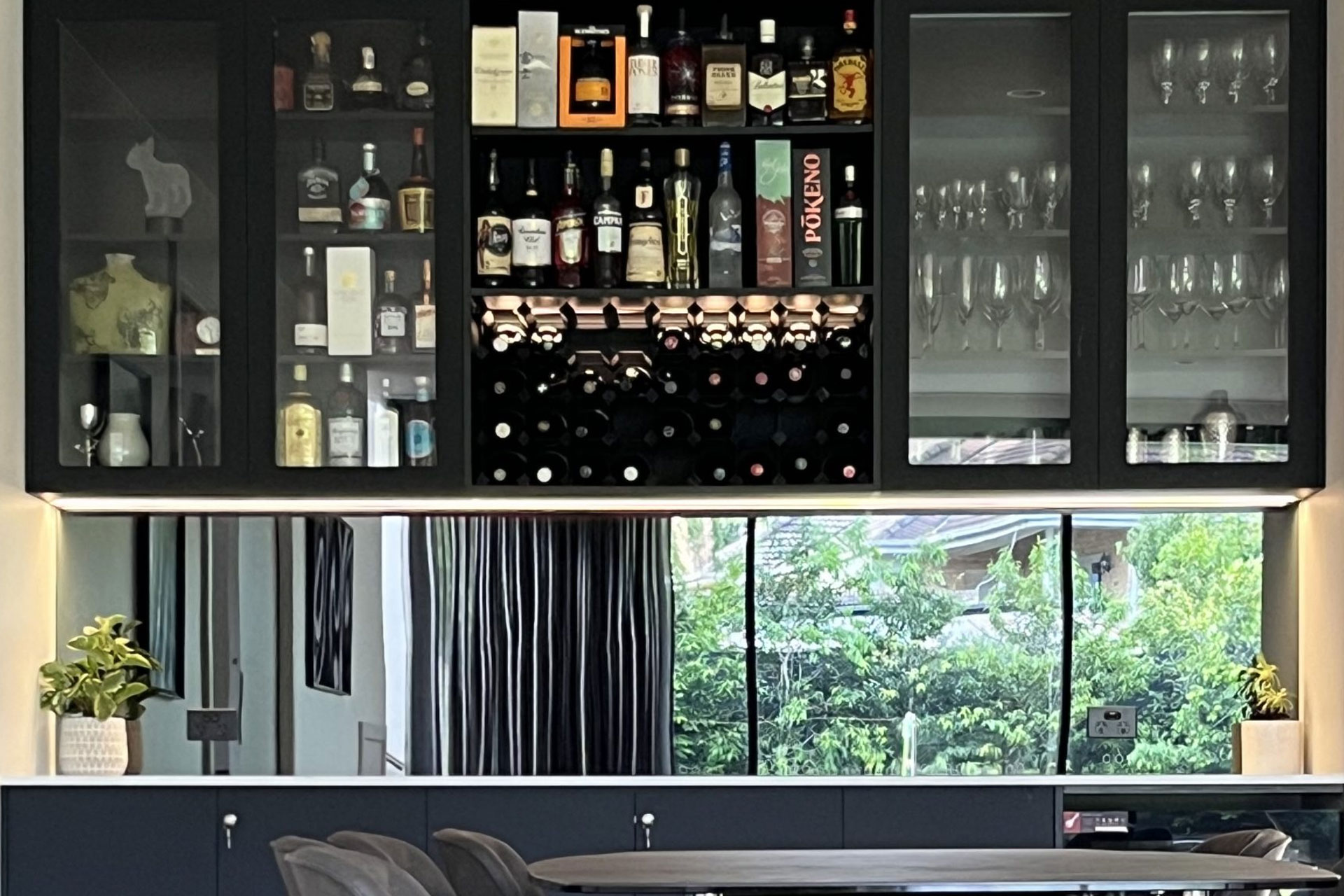 Winebars 8 Image gallery marquee
